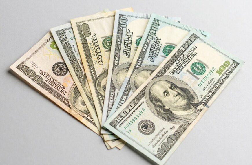 Sennik pieniądze papierowe - co oznaczają banknoty w snach?